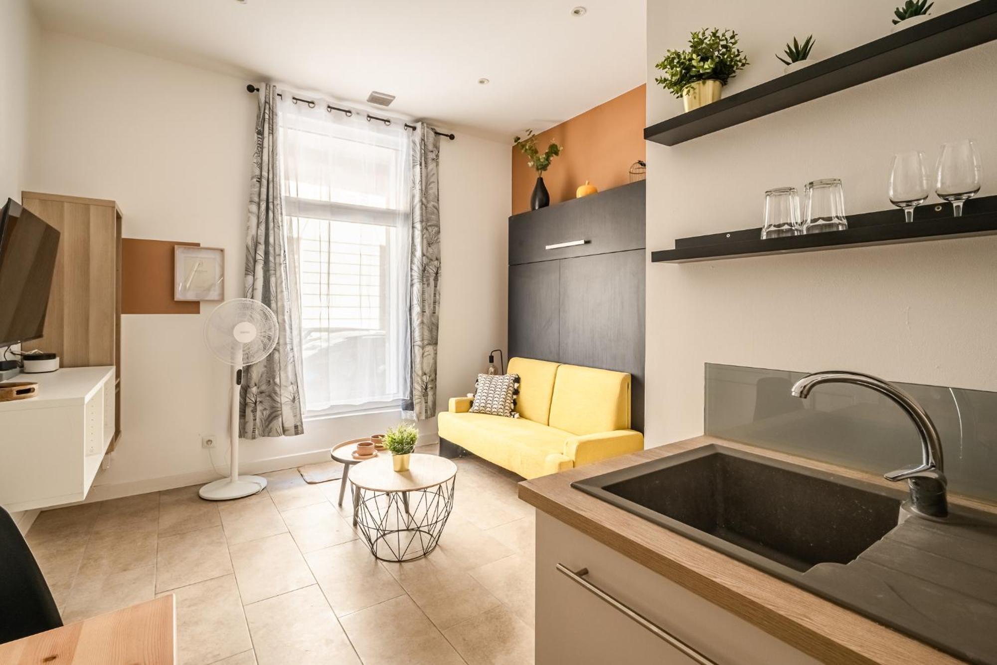 Helios Apartment *