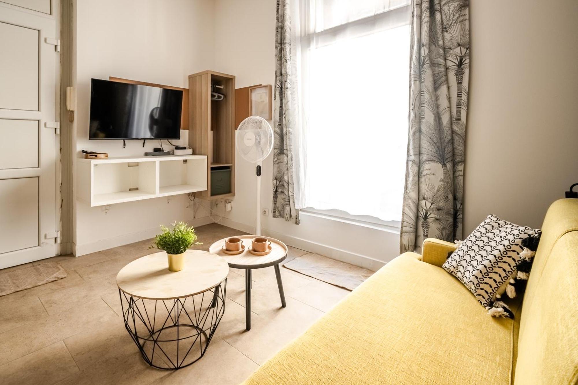 Helios Apartment *